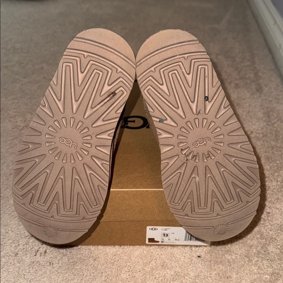 UGG Classic Chestnut Boots - Picture 3 of 5